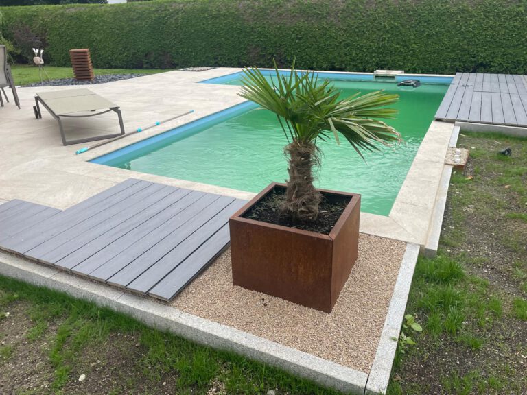 Gartenpflege in der warmen Jahreszeit